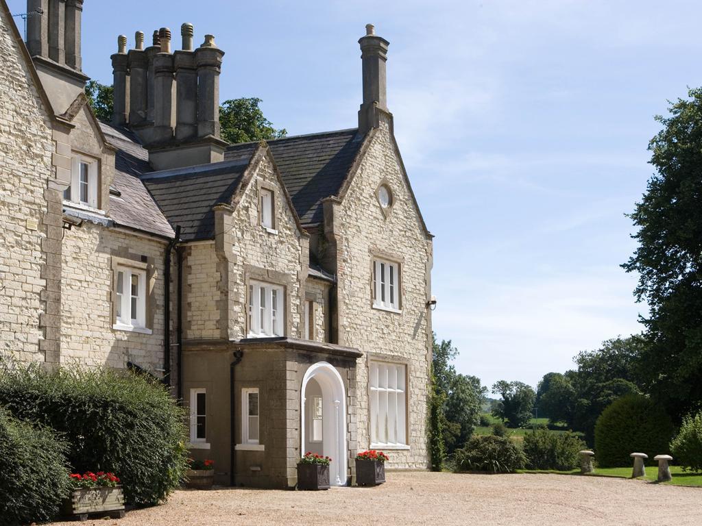 แลงริช เฮาส์ Bed & Breakfast ปีเตอร์สฟิลด์ ภายนอก รูปภาพ