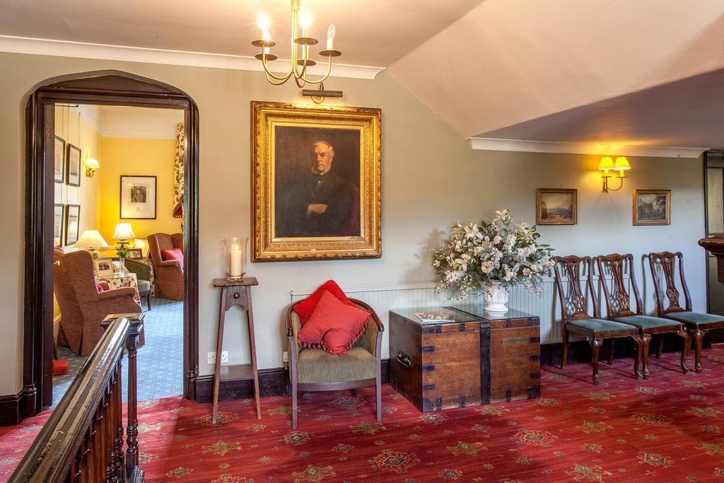 แลงริช เฮาส์ Bed & Breakfast ปีเตอร์สฟิลด์ ภายนอก รูปภาพ