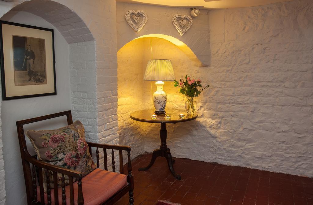 แลงริช เฮาส์ Bed & Breakfast ปีเตอร์สฟิลด์ ภายนอก รูปภาพ