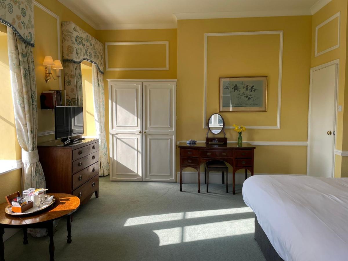 แลงริช เฮาส์ Bed & Breakfast ปีเตอร์สฟิลด์ ภายนอก รูปภาพ