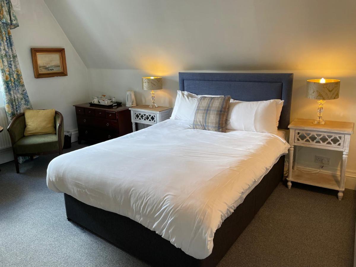 แลงริช เฮาส์ Bed & Breakfast ปีเตอร์สฟิลด์ ภายนอก รูปภาพ