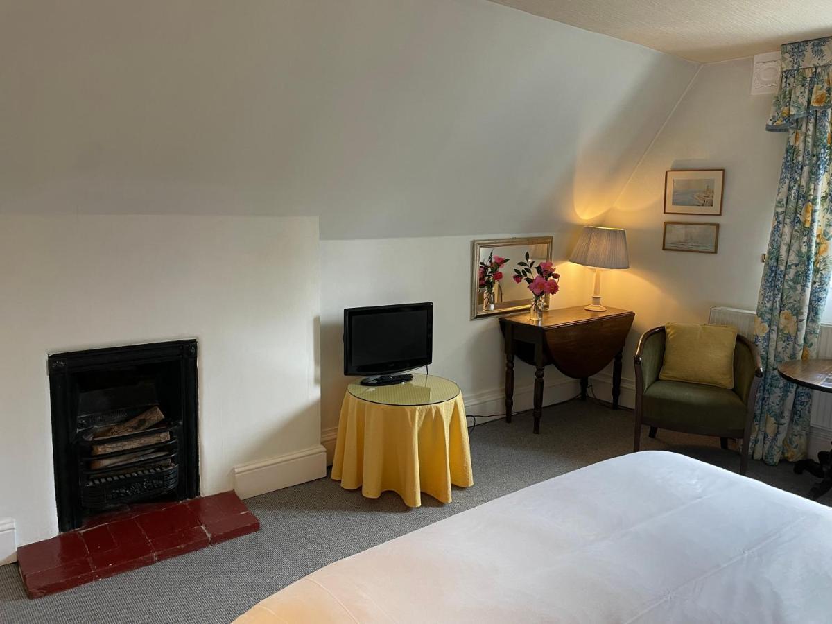 แลงริช เฮาส์ Bed & Breakfast ปีเตอร์สฟิลด์ ภายนอก รูปภาพ