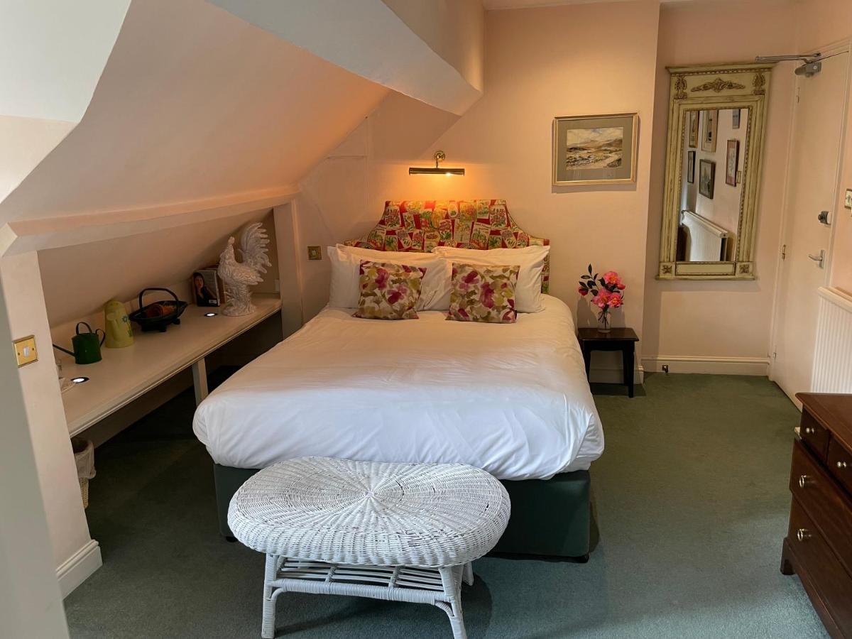 แลงริช เฮาส์ Bed & Breakfast ปีเตอร์สฟิลด์ ภายนอก รูปภาพ