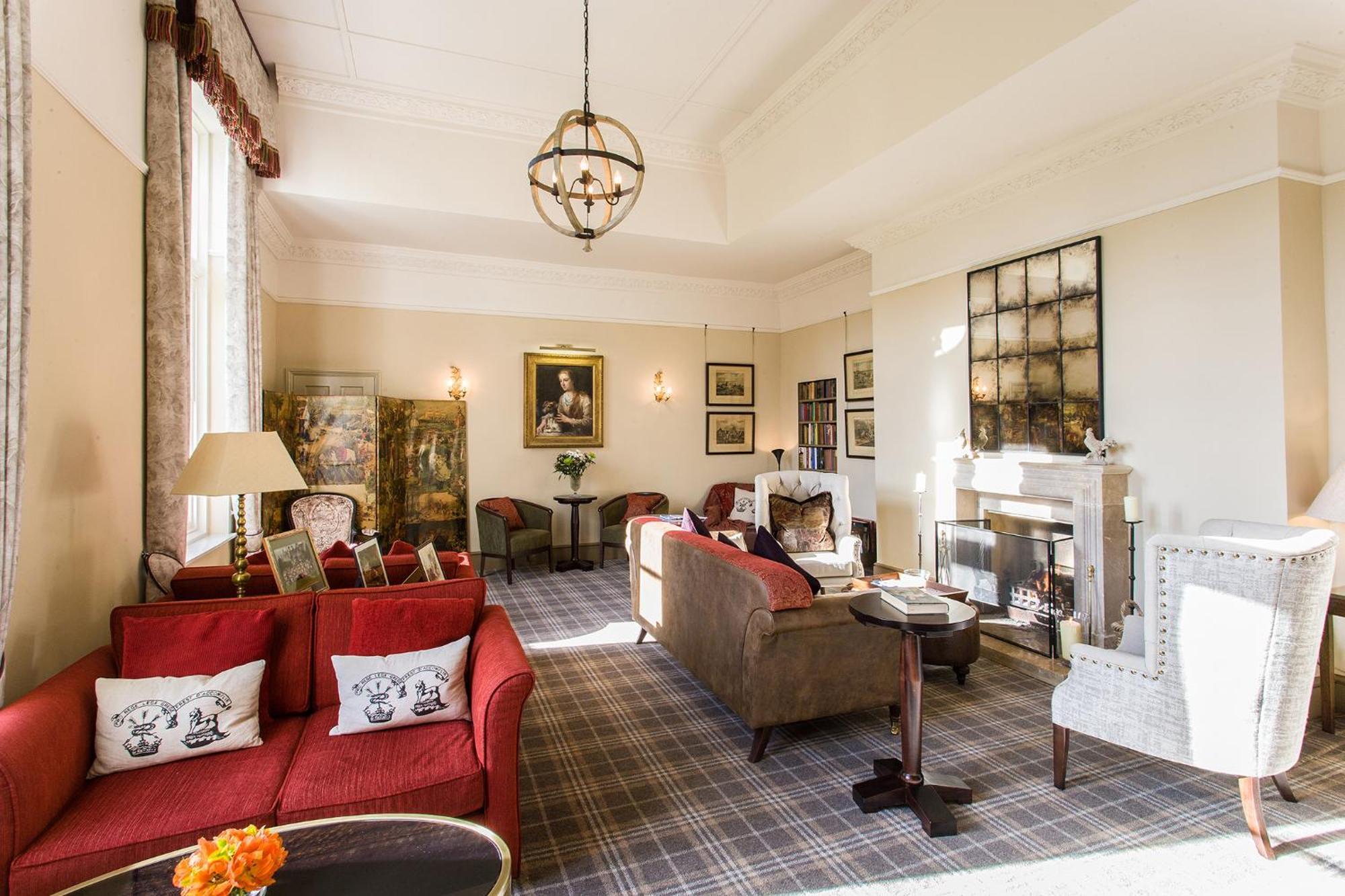 แลงริช เฮาส์ Bed & Breakfast ปีเตอร์สฟิลด์ ภายนอก รูปภาพ