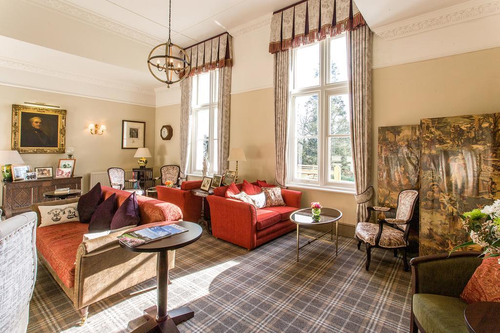 แลงริช เฮาส์ Bed & Breakfast ปีเตอร์สฟิลด์ ภายนอก รูปภาพ